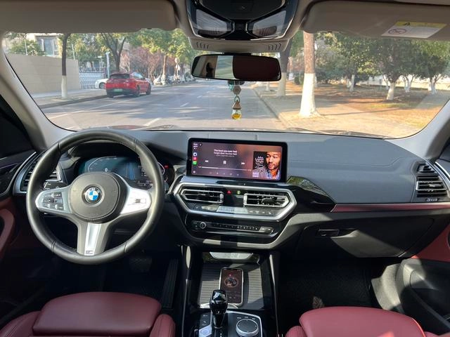 BMW X3 2022 xDrive25i M Sports suit interior photo 19