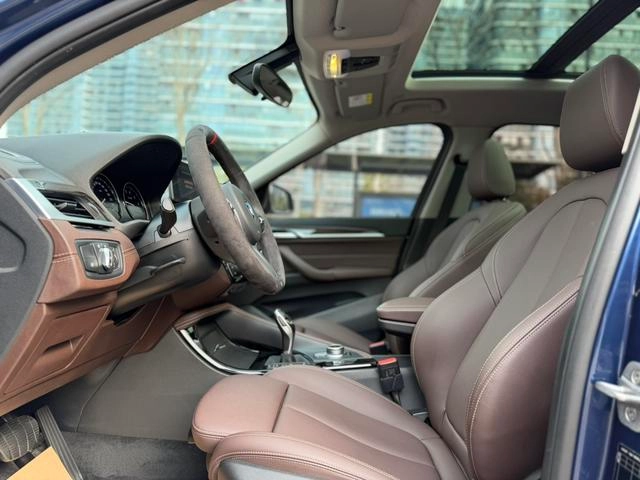 BMW X1 2021 Модификация xDrive25Li Премиум-класса интерьер фото 10
