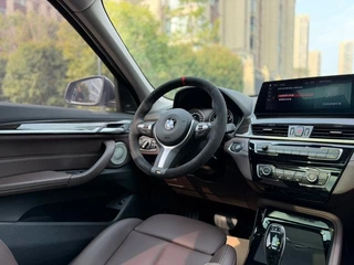 BMW X1 2021 Модификация xDrive25Li Премиум-класса интерьер фото 15