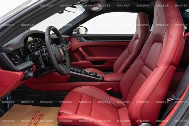 Porsche 911 2023 Carrera 3.0T interior photo 12