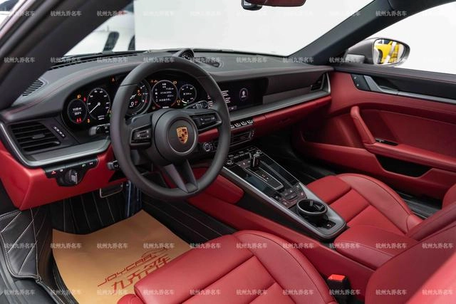 Porsche 911 2023 Carrera 3.0T interior photo 14