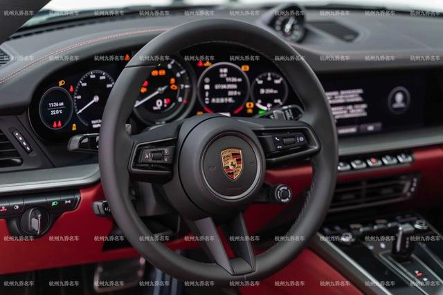 Porsche 911 2023 Carrera 3.0T interior photo 15