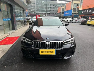 BMW 5 Series 2022 530Li Leading Type M Sports suit exterior photo 2