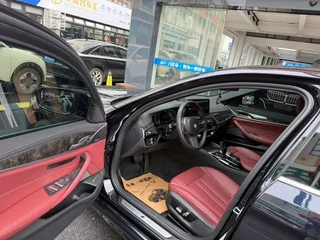 BMW 5 Series 2022 530Li Leading Type M Sports suit interior photo 9