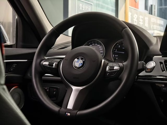 BMW 1 Series 2021 Модификация 125i M Спортивные ночные издания интерьер фото 8