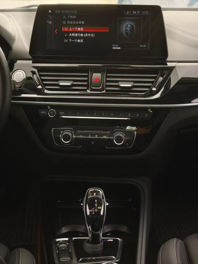 BMW 1 Series 2021 Модификация 125i M Спортивные ночные издания интерьер фото 9