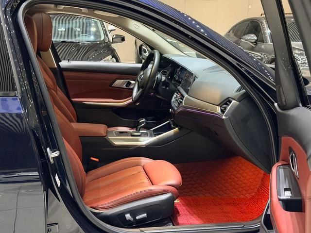 BMW 3 Series 2022 325Li M Sports Night Suit interior photo 19