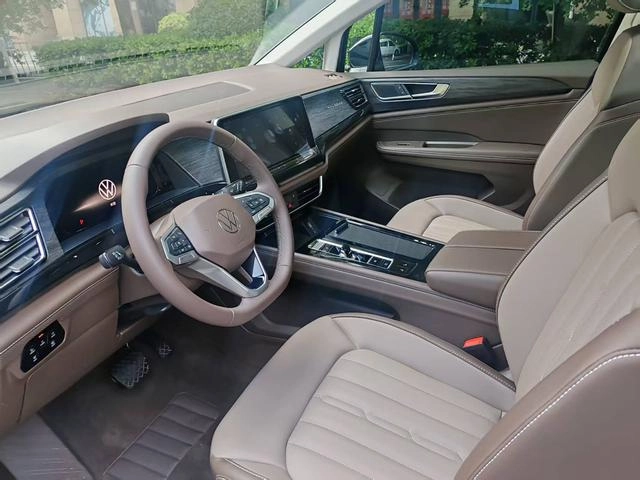 Volkswagen Viloran 2024 330TSI Luxury Edition interior photo 6