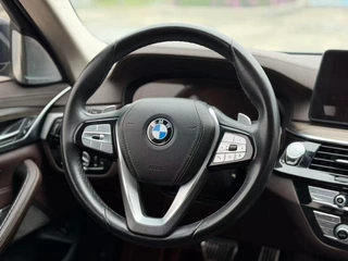 BMW 5 Series 2022 530Li Líder Traje de lujo exterior foto 4