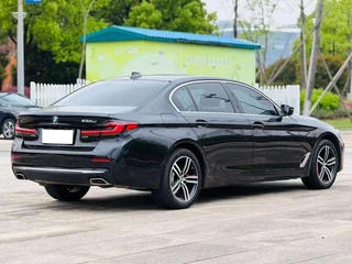 BMW 5 Series 2022 530Li Líder Traje de lujo interior foto 9