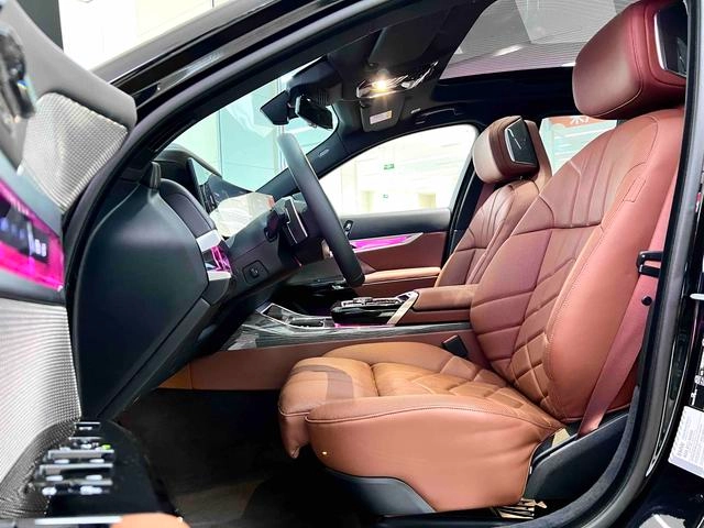 BMW 7 Series 2023 740Li Премиум-класса Роскошный набор интерьер фото 6