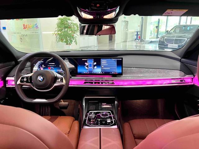 BMW 7 Series 2023 740Li Премиум-класса Роскошный набор интерьер фото 7