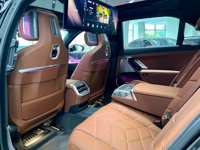 BMW 7 Series 2023 740Li Премиум-класса Роскошный набор интерьер фото 8