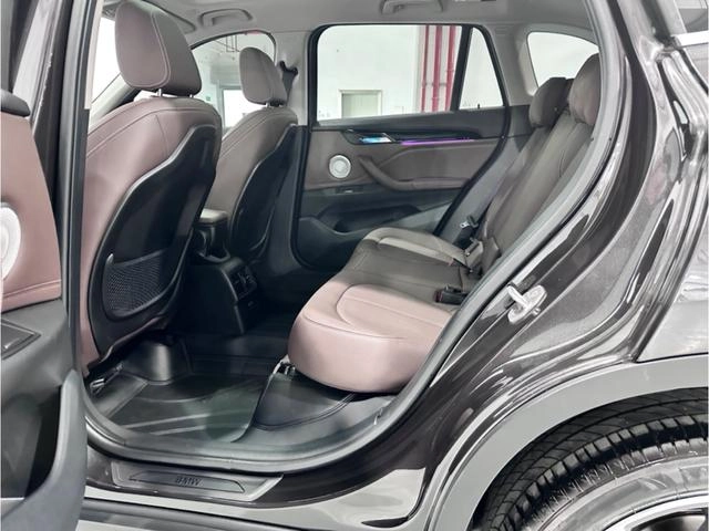 BMW X1 2022 sDrive25Li Líder interior foto 13