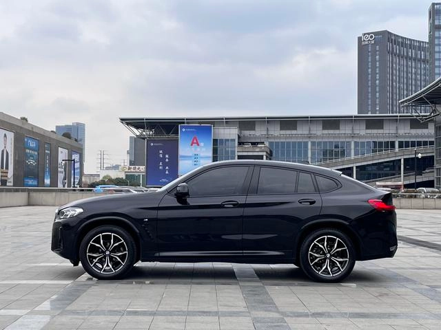 BMW X4 2022 xDrive 25i M Sports suit exterior photo 4