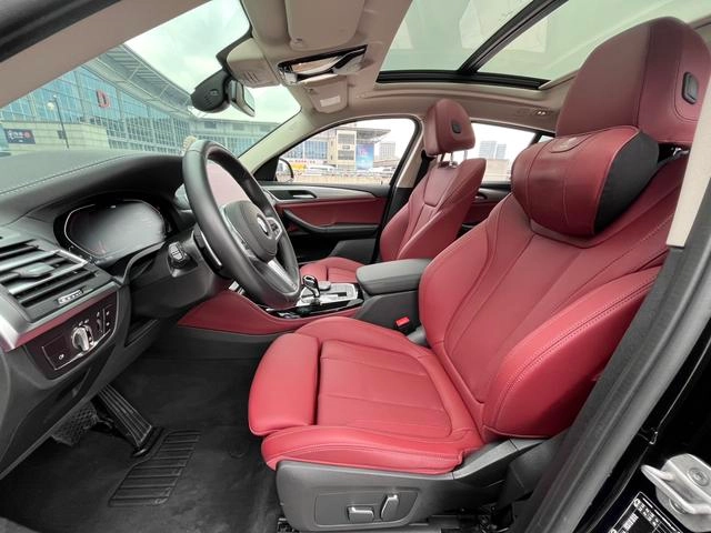 BMW X4 2022 xDrive 25i M Sports suit interior photo 15