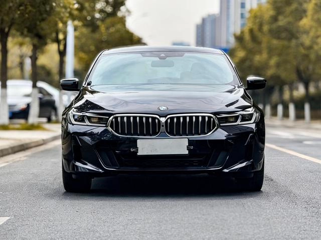 BMW 6 Series GT 2022 630i M Conjunto deportivo exterior foto 3