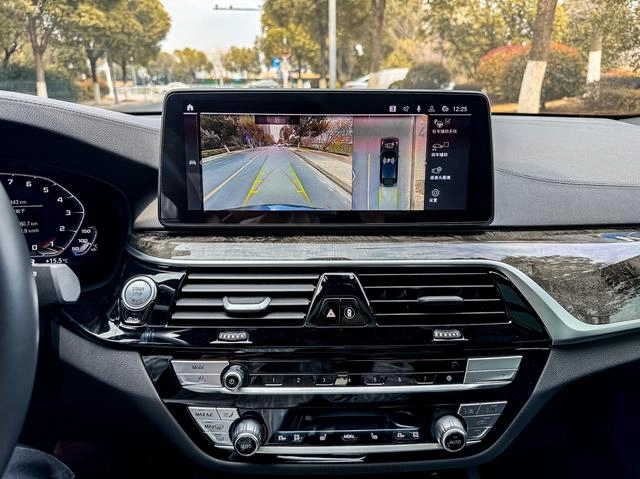 BMW 6 Series GT 2022 630i M Conjunto deportivo interior foto 15