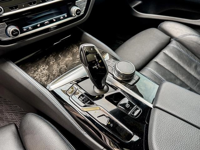 BMW 6 Series GT 2022 630i M Conjunto deportivo interior foto 16