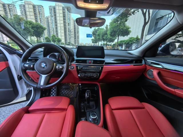 BMW X2 2022 sDrive25i M Off-road suit interior photo 9