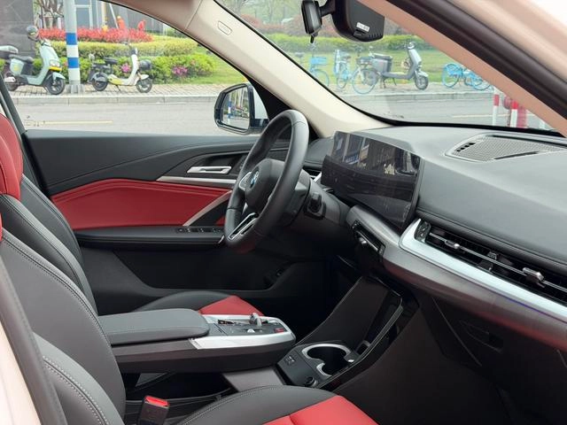 BMW X1 2023 sDrive25Li M Sports suit interior photo 12
