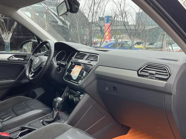 Volkswagen Tiguan L 2021 330TSI Version intelligente automatique à deux roues motrices intérieur photo 11