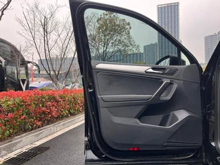 Volkswagen Tiguan L 2021 330TSI Version intelligente automatique à deux roues motrices intérieur photo 16