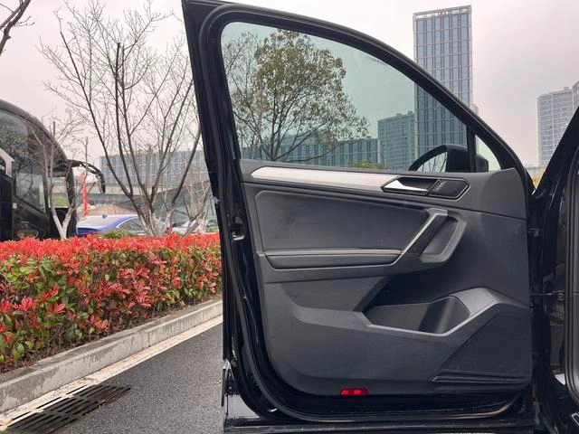 Volkswagen Tiguan L 2021 330TSI Version intelligente automatique à deux roues motrices intérieur photo 16