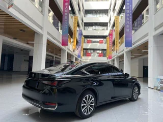 Lexus ES 2025 200 Premium Edition exterior photo 4