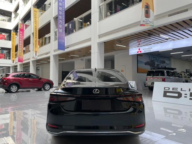Lexus ES 2025 200 Premium Edition exterior photo 5