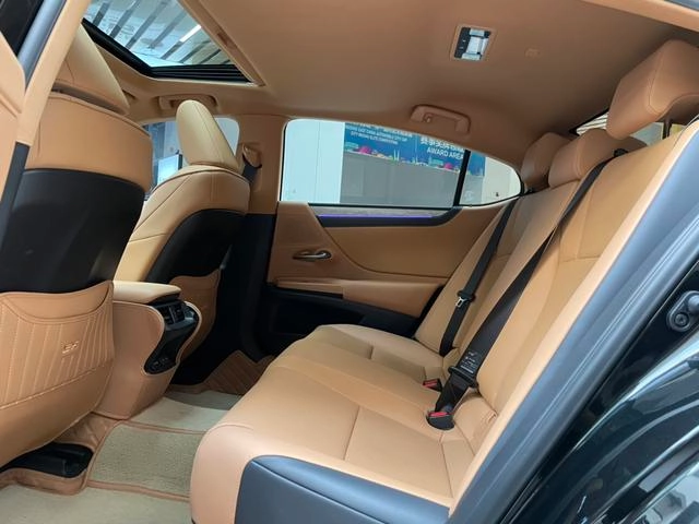 Lexus ES 2025 200 Premium Edition interior photo 12