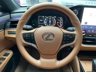 Lexus ES 2025 200 Premium Edition interior photo 14