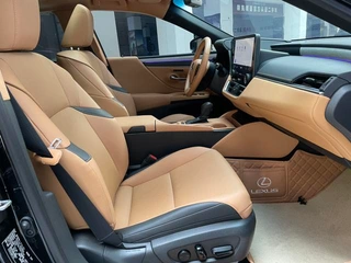 Lexus ES 2025 200 Premium Edition interior photo 17