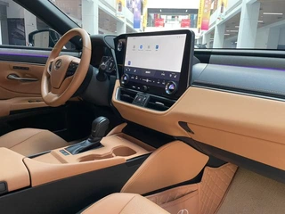 Lexus ES 2025 200 Premium Edition interior photo 18