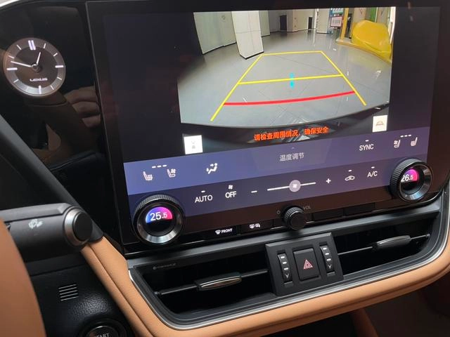 Lexus ES 2025 200 Premium Edition interior photo 20