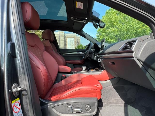 Audi Q5L 2024 45TFSI Deluxe dinámico interior foto 11