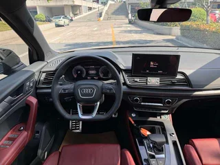 Audi Q5L 2024 45TFSI Deluxe dinámico interior foto 13