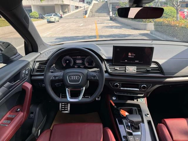 Audi Q5L 2024 45TFSI Deluxe dinámico interior foto 13