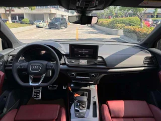 Audi Q5L 2024 45TFSI Deluxe dinámico interior foto 14