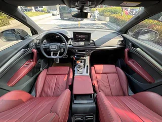 Audi Q5L 2024 45TFSI Deluxe dinámico interior foto 15