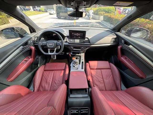 Audi Q5L 2024 45TFSI Deluxe dinámico interior foto 15