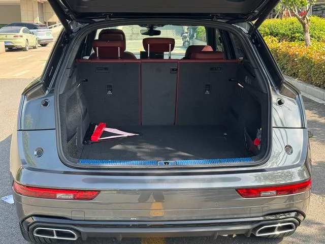Audi Q5L 2024 45TFSI Deluxe dinámico interior foto 17