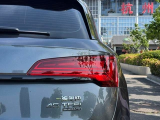 Audi Q5L 2024 45TFSI Deluxe dinámico interior foto 20
