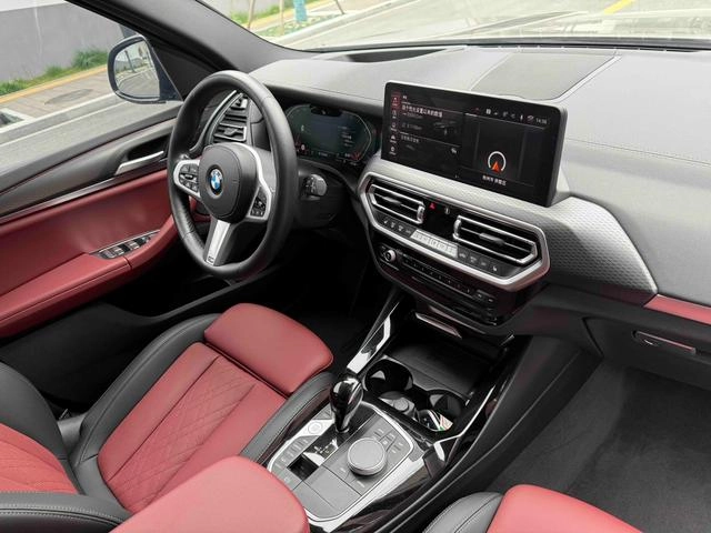 BMW X3 2022 xDrive30i Premium Class M Obsidian Night Suit interior photo 13