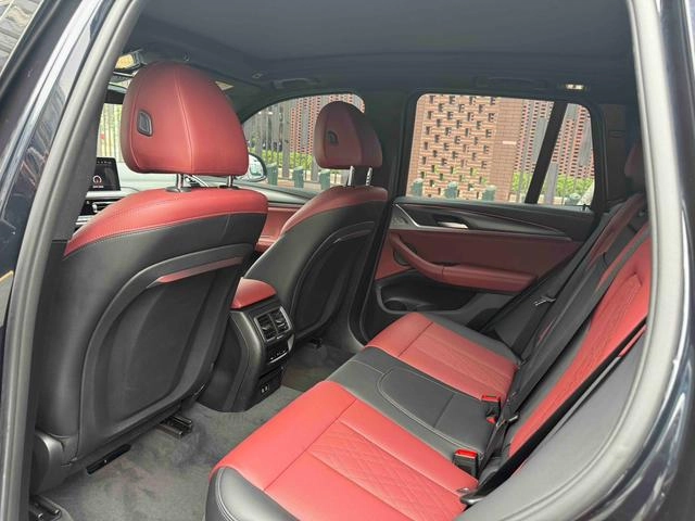 BMW X3 2022 xDrive30i Premium Class M Obsidian Night Suit interior photo 15