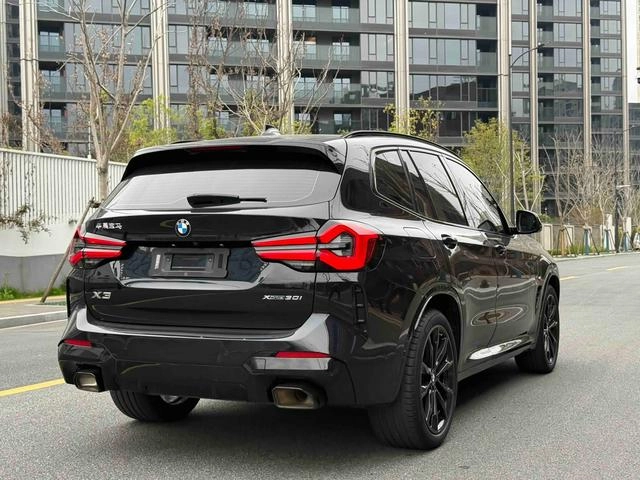 BMW X3 2022 xDrive30i Premium Class M Obsidian Night Suit interior photo 18
