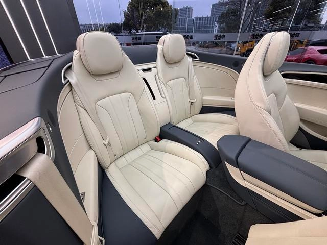 Bentley Continental 2022 4.0T GT V8 Convertible version interior photo 8