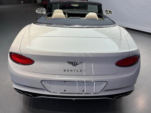 Bentley Continental 2022 4.0T GT V8 Convertible version interior photo 9
