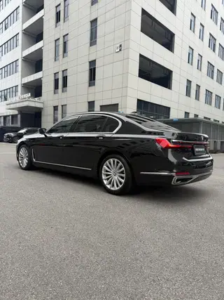 BMW 7 Series 2021 730Li Luxury Set interior photo 9