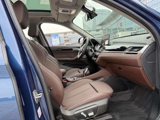 BMW X1 2022 sDrive25Li Leading Type interior photo 15